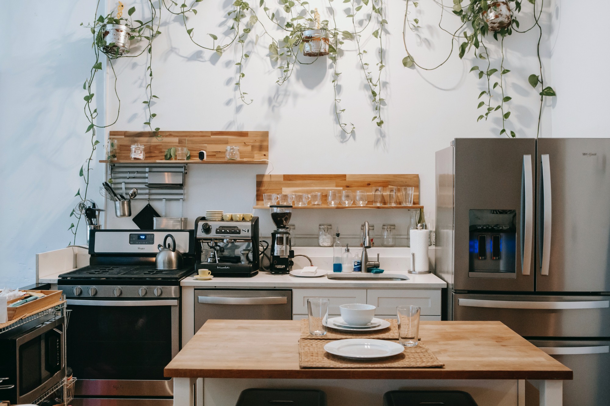 Clean and organized kitchen with utensils neatly arranged, following the comprehensive decluttering and cleaning guide for effortless harmony.